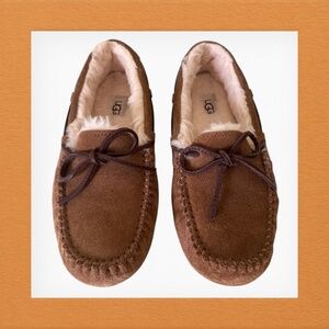 UGG Women's Australia Dakota Slippers- Size 6